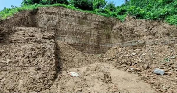 <h1>২০ হাজার ঘনফুট পাহাড় কাটার অভিযোগে দুইজনের বিরুদ্ধে পরিবেশ অধিদপ্তররের মামলা<br />
</h1>