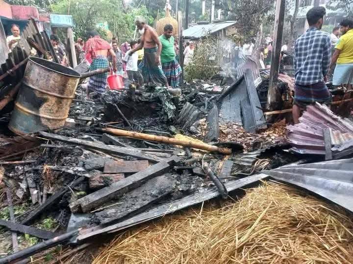 হাটহাজারীতে অগ্নিকাণ্ডে ভস্মীভূত ২ বসতঘর, আহত ১