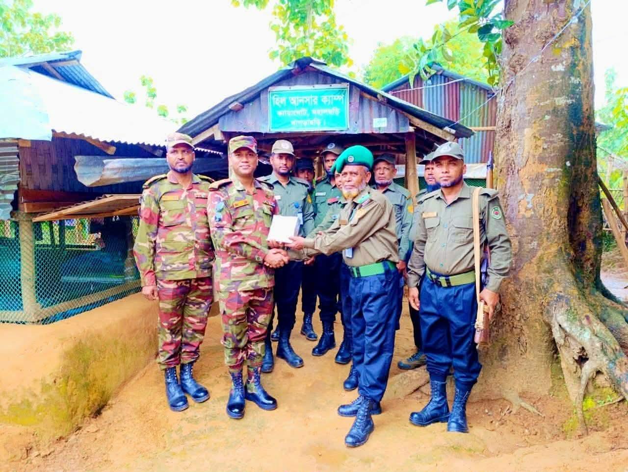 হিল আনসার ক্যাম্প পরিদর্শনে জোন অধিনায়ক