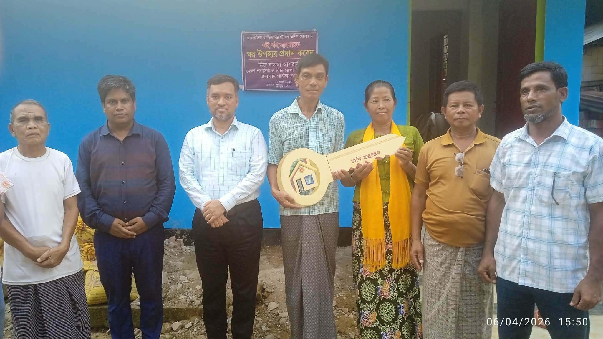 রাজস্থলীতে খই খই মারমা কে ঘর হস্তান্তর করা হইল