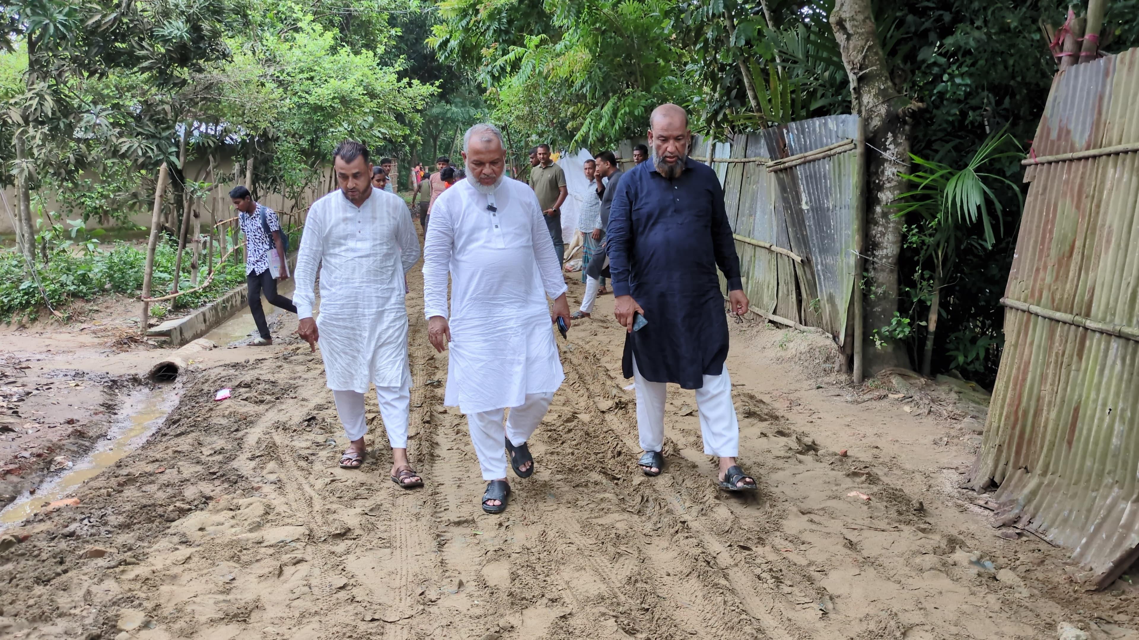 রাঙ্গুনিয়ায় দীর্ঘদিনের জলাবদ্ধতার অবসান: ইউছুপ চৌধুরীর ব্যক্তিগত উদ্যোগে সংস্কার হলো ভরণছড়ির প্রধান সড়ক