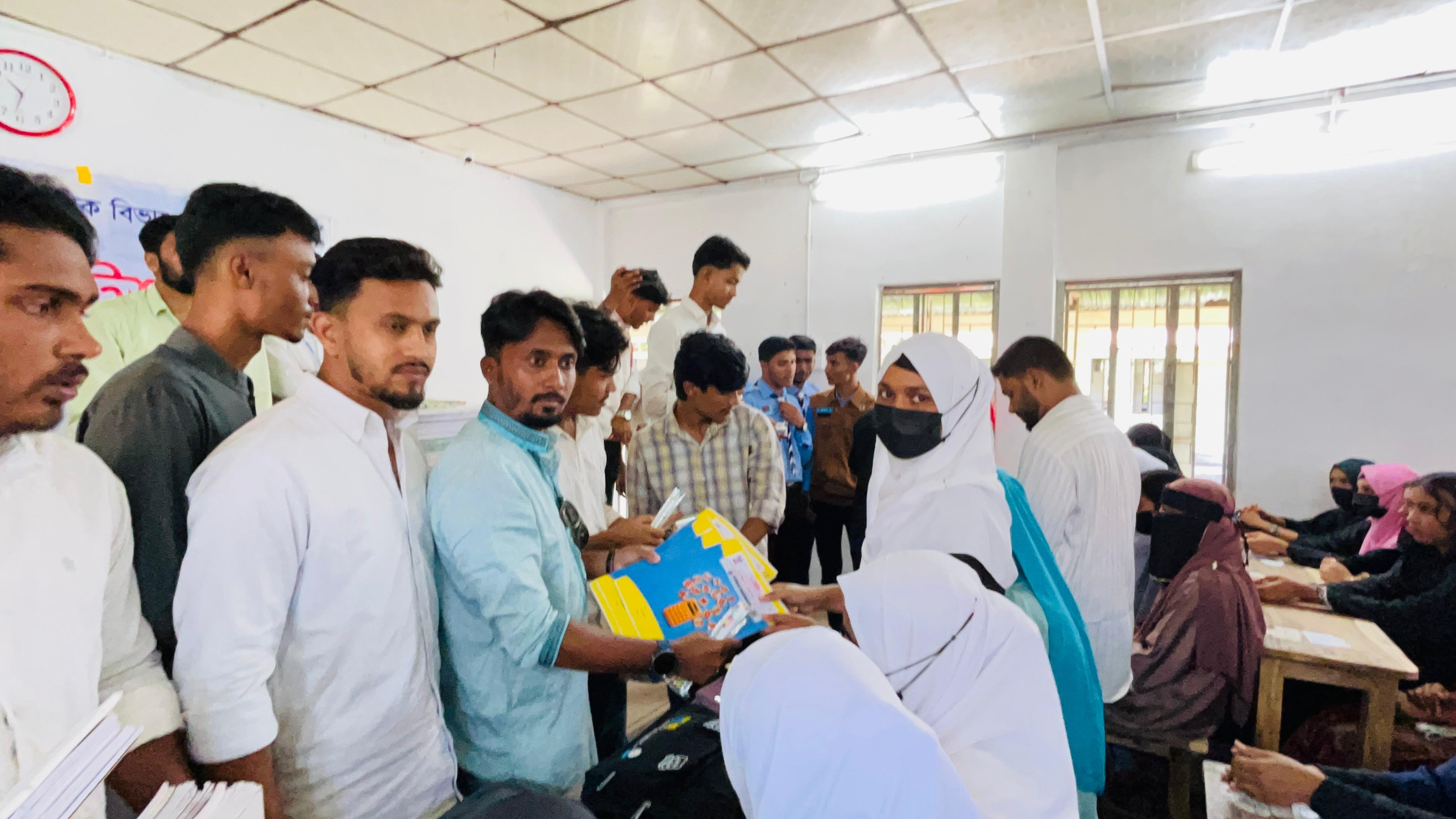 <h1>সন্দ্বীপে এবি কলেজ ছাত্রদলের&nbsp; একাদশ শ্রেণির শিক্ষার্থীদের শিক্ষা উপকরণ বিতরণ</h1>