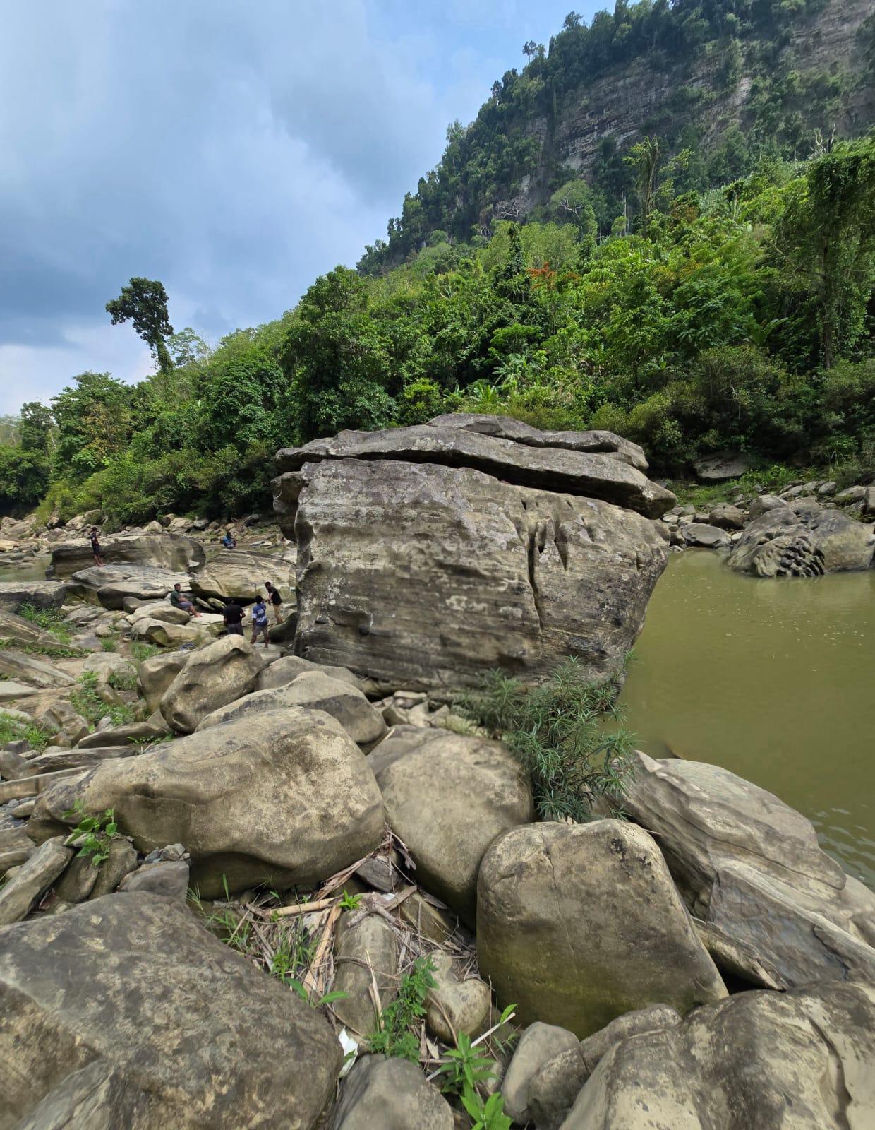 সংযুক্ত ছবি