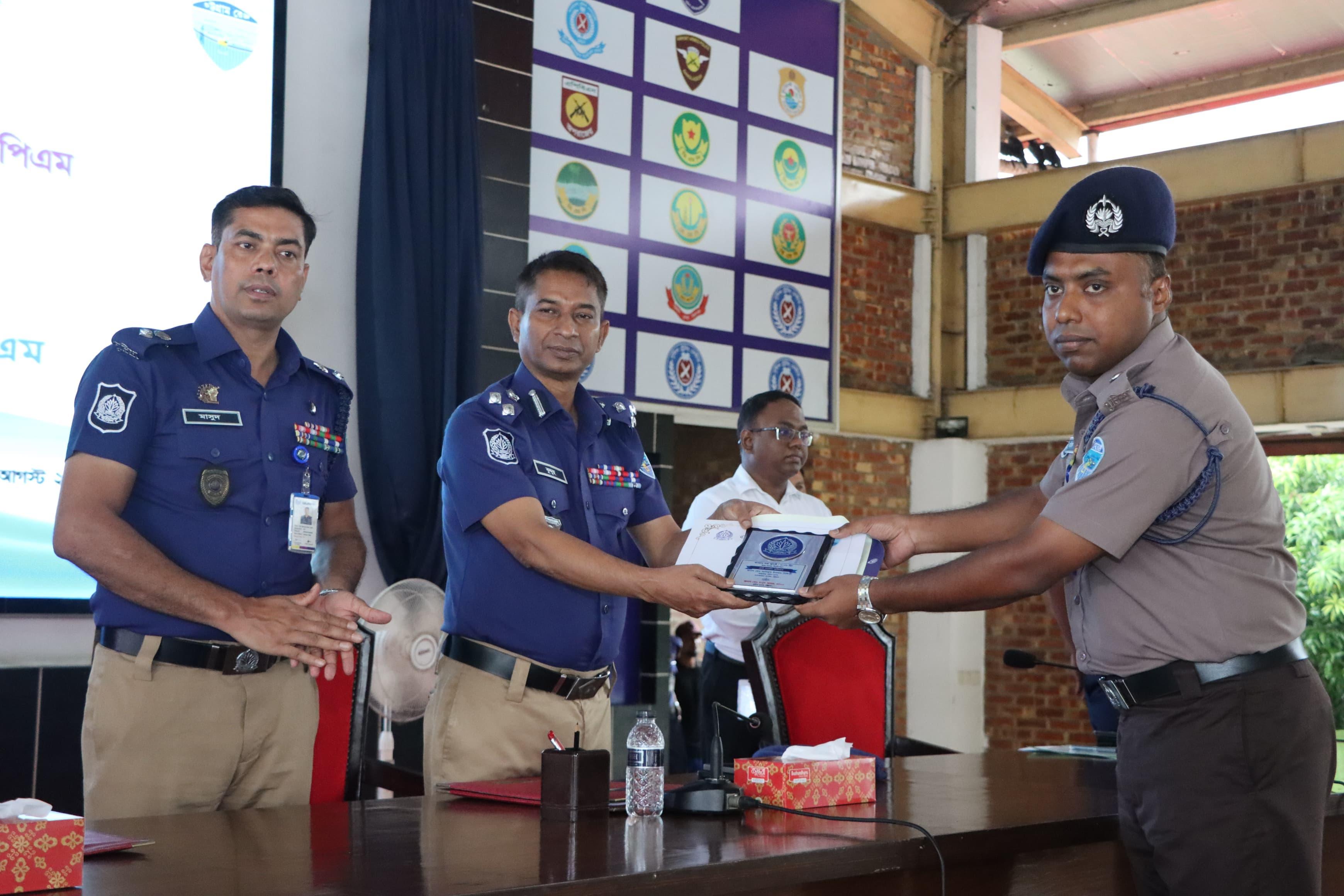 <h1>তৃতীয় বারের মতো শ্রেষ্ঠ সার্কেল অফিসার নির্বাচিত আরিফ</h1>