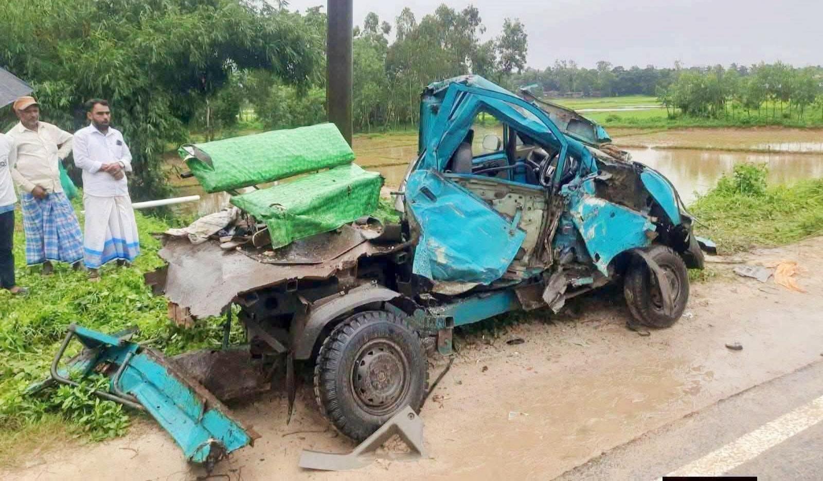<h1>চকরিয়ায় মহাসড়ককে যাত্রীবাহি বাসের সাথে লেগুনা গাড়ির মুখোমুখি সংঘর্ষ : নিহত ৪, আহত-৫</h1>