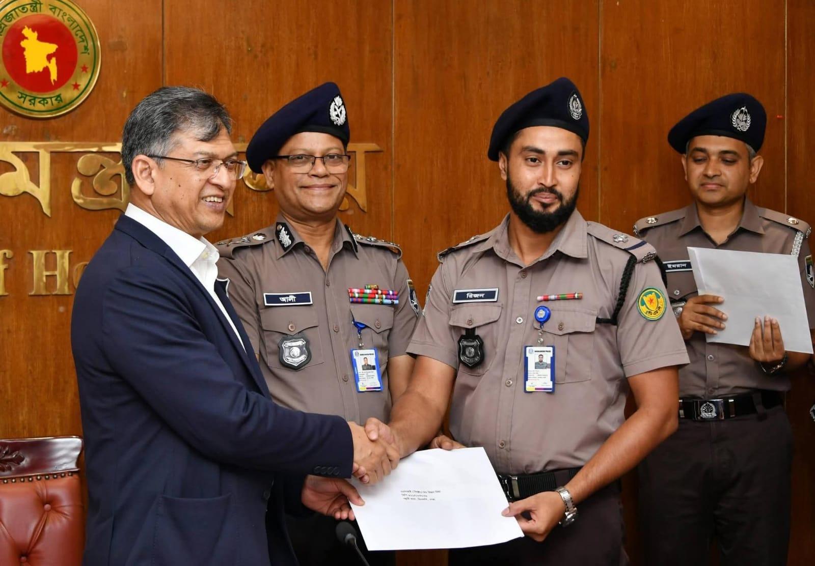 নৈতিক মনোবল বৃদ্ধির মাধ্যমে পুলিশ বাহিনীকে আরও জনবান্ধব করা হচ্ছে: স্বরাষ্ট্রমন্ত্রী সালাহউদ্দিন আহমদ