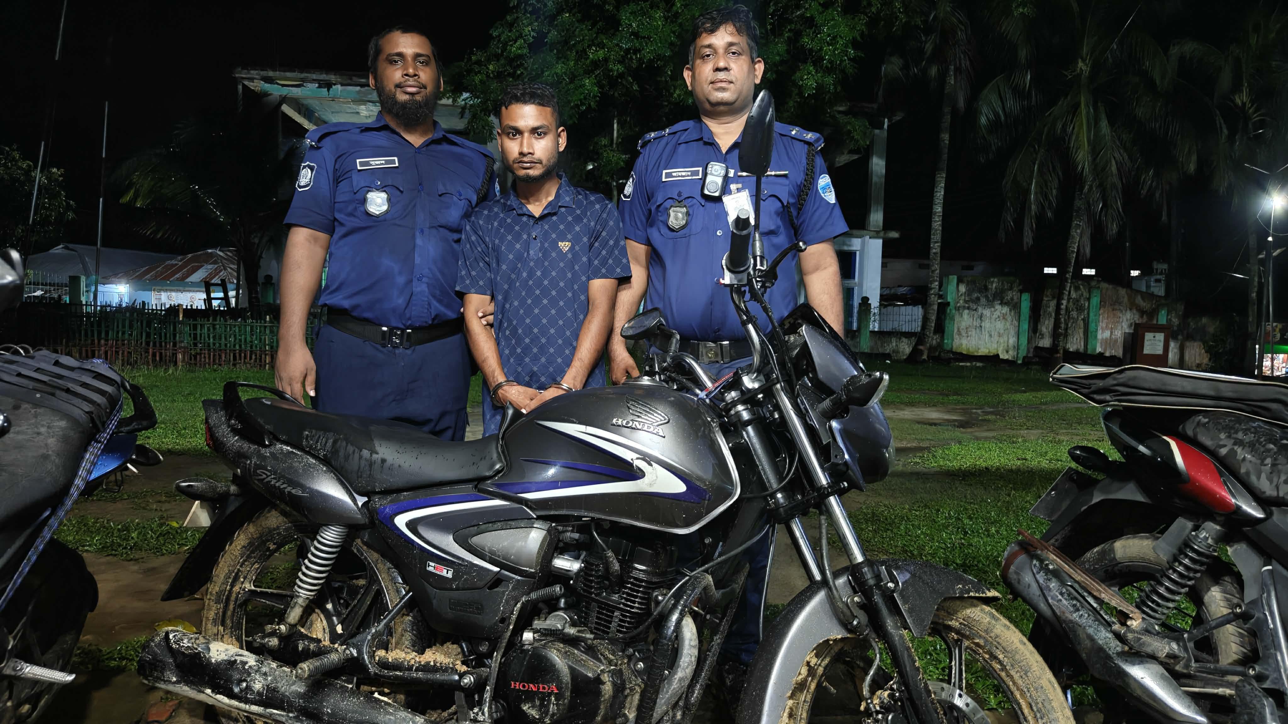 সংযুক্ত ছবি