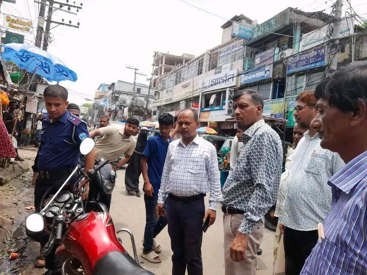 সীতাকুণ্ডে যানজট মুক্ত করতে বাজার কমিটির অভিযান