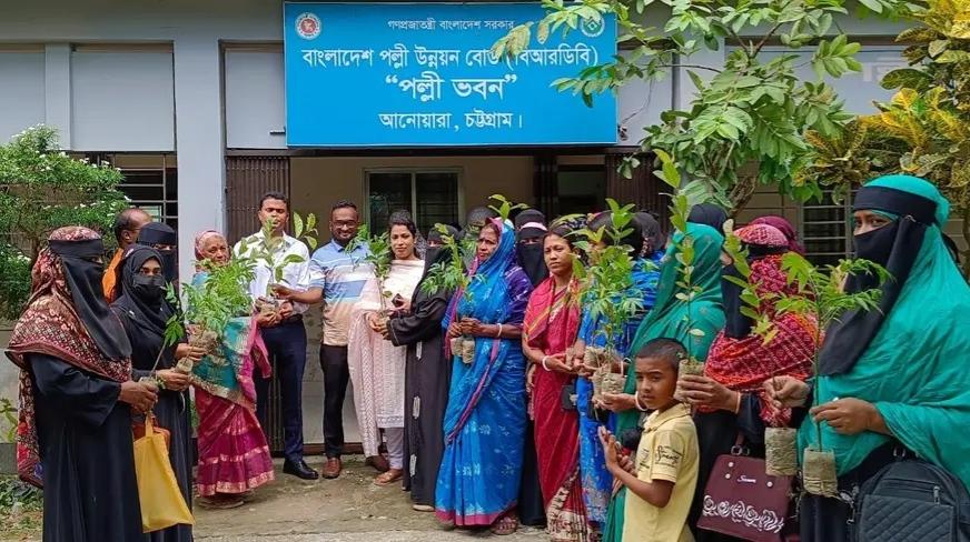<h1>বিআরডিবির প্রশিক্ষণ কর্মশালা ও বিনামূল্যে গাছের চারা বিতরণ</h1>