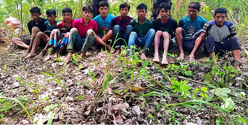 রুমায় মাটিচাপা অবস্থায় অজ্ঞাত ব্যক্তির গুলিবিদ্ধ মরদেহ উদ্ধার, আটক ১৩