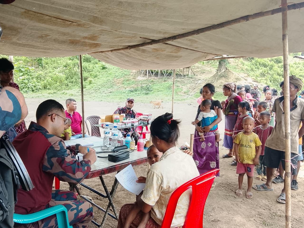 দুর্গম সীমান্তে বিজিবির মেডিকেল ক্যাম্পেইন, পাহাড়ি জনগোষ্ঠী পেল বিনামূল্যে চিকিৎসাসেবা