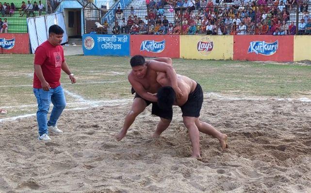 রাঙামাটিতে বলীখেলা নতুন চ্যাম্পিয়ন দীপু চাকমা