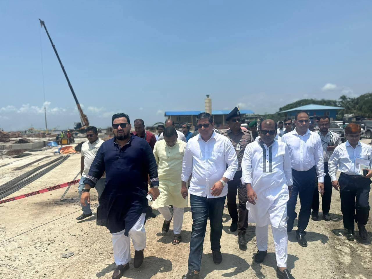 কর্ণফুলী ড্রাই ডক ঘুরে দেখলেন তিন প্রতিমন্ত্রী