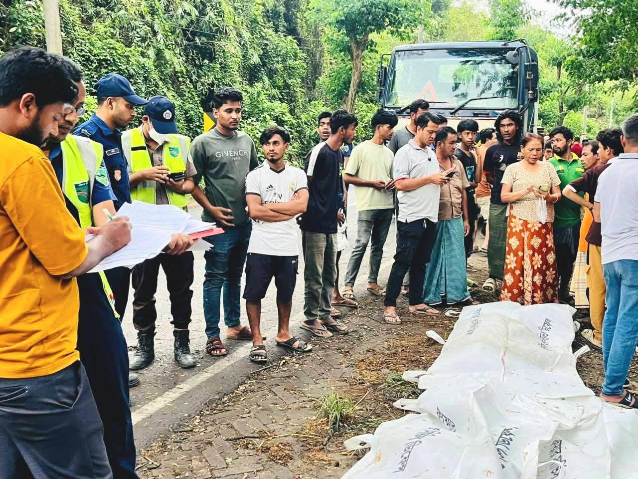 লোহাগাড়া ও কক্সবাজারে পৃথক সড়ক দুর্ঘটনায় ৮ জনের প্রাণহানি