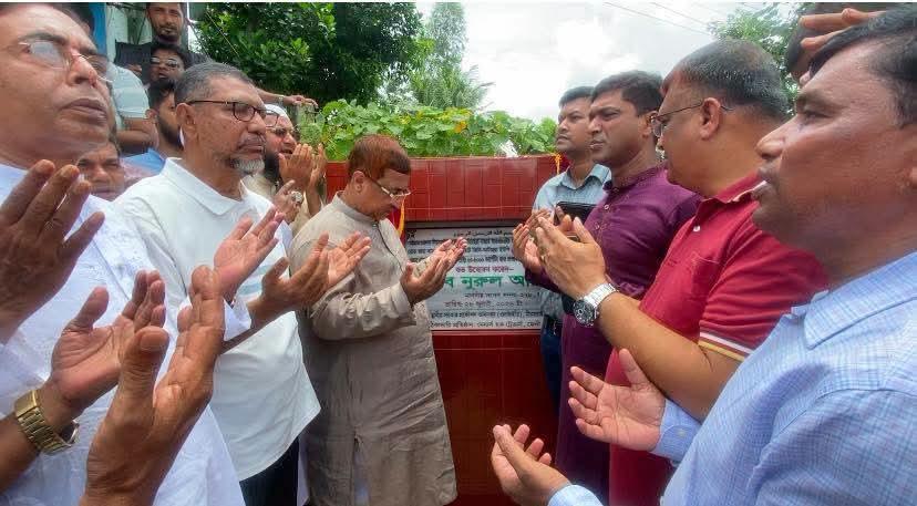 সংযুক্ত ছবি