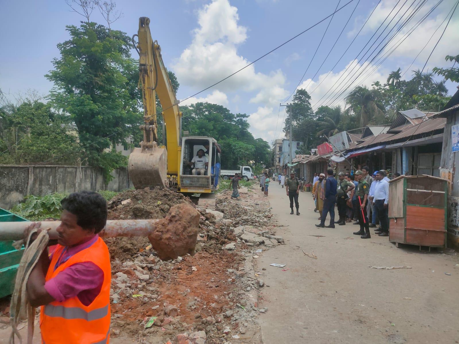 সন্দ্বীপে তালতলীতে খাস জমি উদ্ধার, অবৈধ স্থাপনা উচ্ছেদ