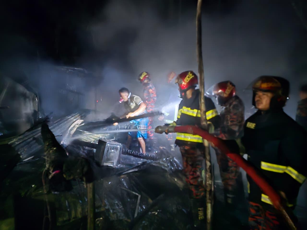 <h1>আগুনে পুড়ে ছাই বসতঘর, ১৫ লাখ টাকার ক্ষতির দাবি</h1>