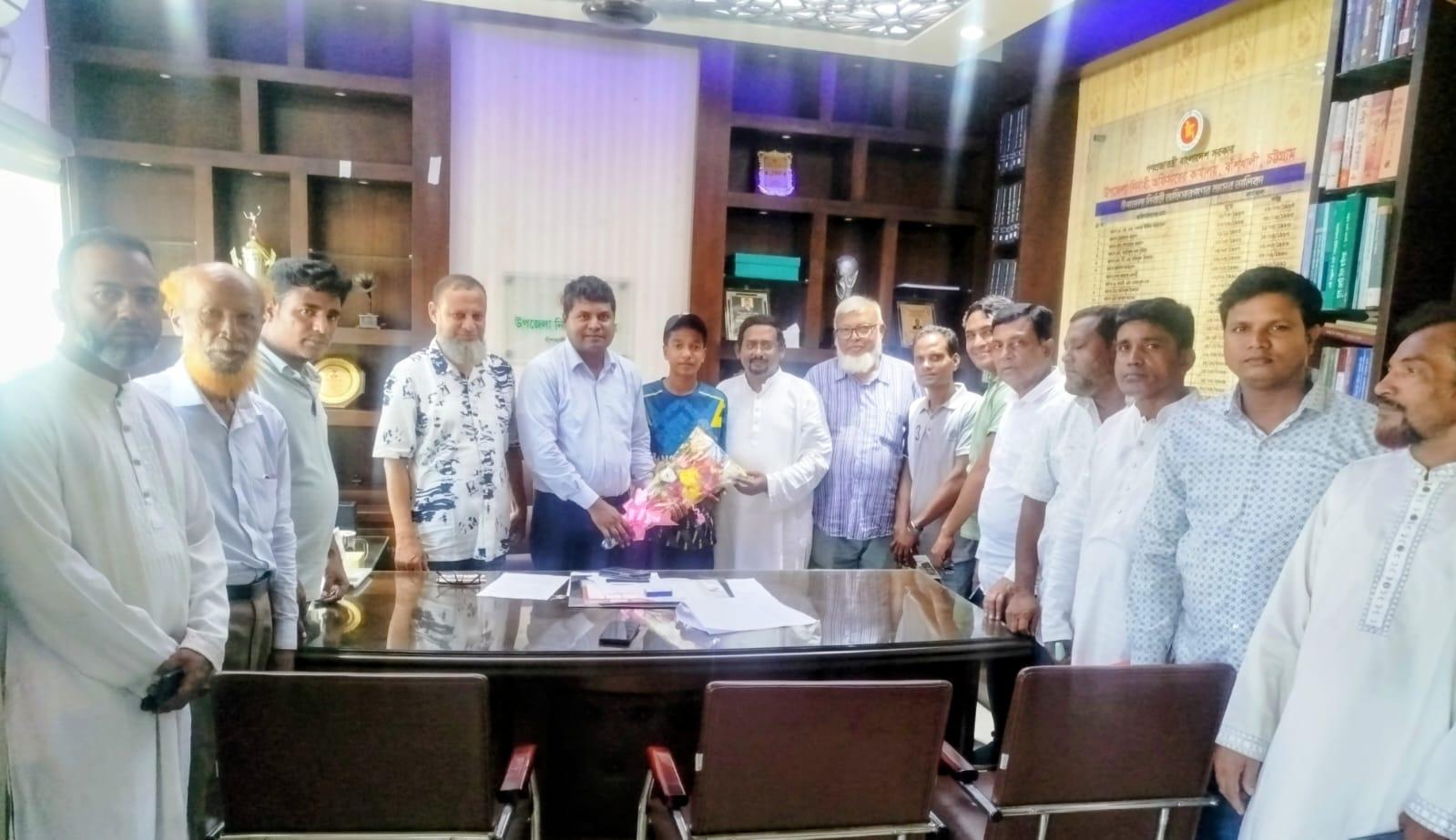 <h1>বাঁশখালীর ক্রিকেটার তানভীর বিকেএসপিতে সুযোগ পাওয়ায় উপজেলা প্রশাসনের সংবর্ধনা</h1>