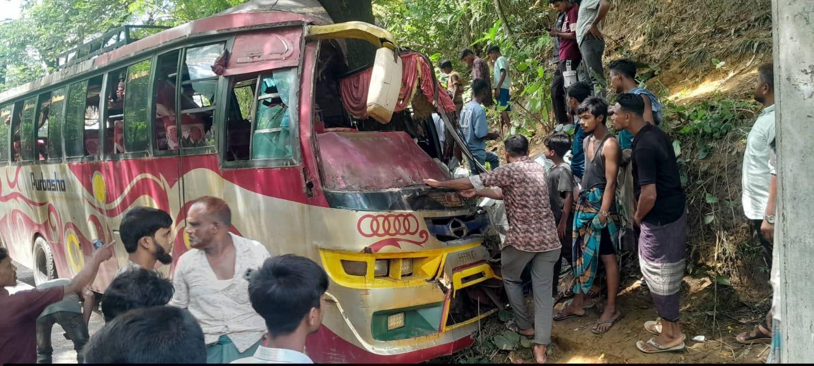 <h1>আলীকদমে বাসের চাকা বিস্ফোরণে হেলপার নিহত: আহতদের চট্টগ্রামে রেফার</h1>
