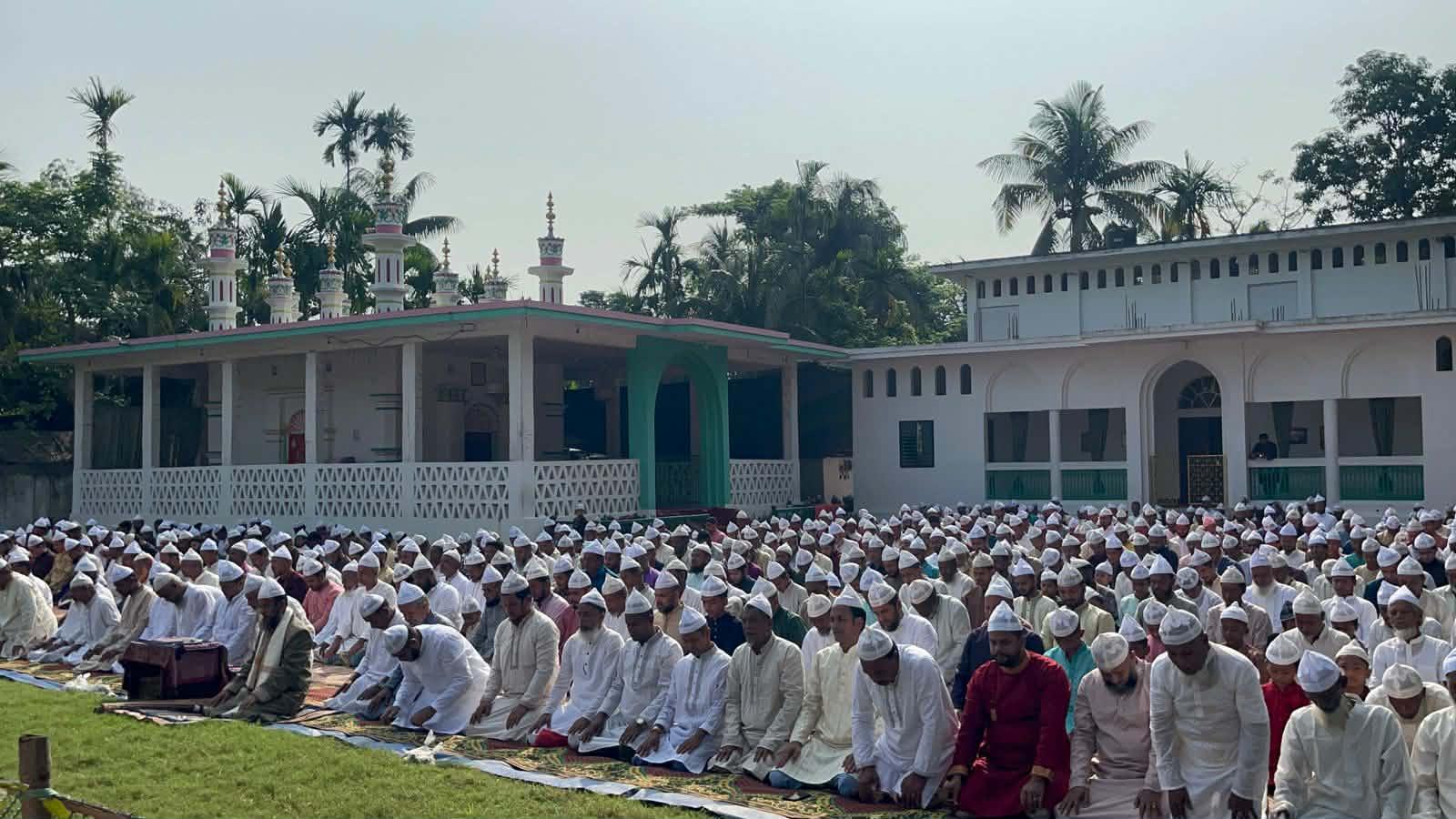 সৌদি আরবের সঙ্গে মিল রেখে আনোয়ারার দুই গ্রামে ঈদ উদ্‌যাপন