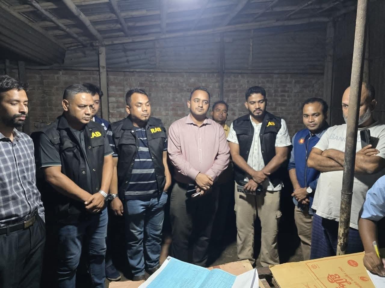 র‍্যাবের অভিযানে ২২,৬৪২ লিটার তেল জব্দ