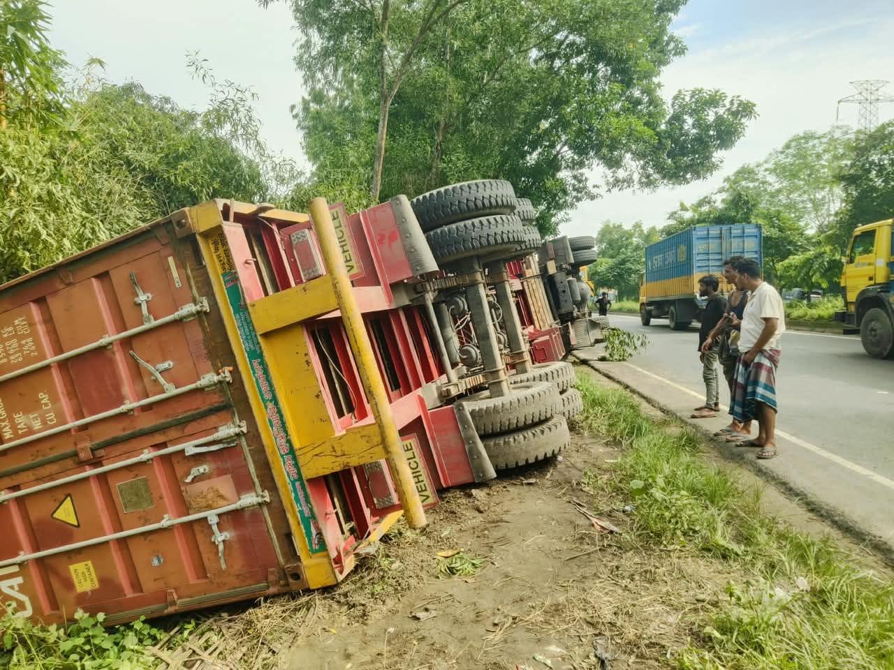 সংযুক্ত ছবি
