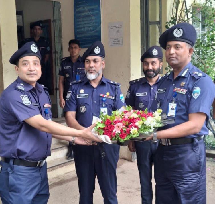 <h1>মাদকের বিরুদ্ধে কোন ছাড় নেই- নাইক্ষ্যংছড়িতে অতিরিক্ত ডিআইজি নাজমুল হক<br />
</h1>