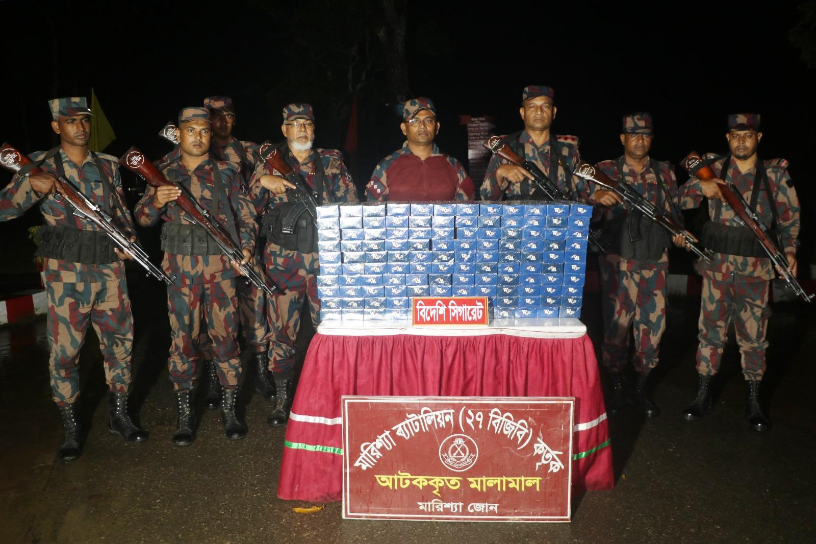 <p>মারিশ্যা জোনের অভিযানে ৯৯ কার্টুন WIN সিগারেট উদ্ধার, জোন কমান্ডারের হুঁশিয়ারি চোরাচালান দমনে জিরো টলারেন্স</p>