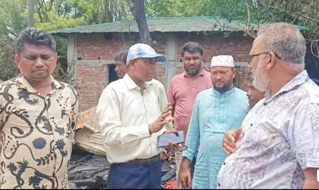 মাতামুহুরী উপজেলায় ভয়াবহ অগ্নিকাণ্ডে ৮টি বসতঘর পুড়ে ছাই, ক্ষয়ক্ষতি ২০ লাখ টাকা