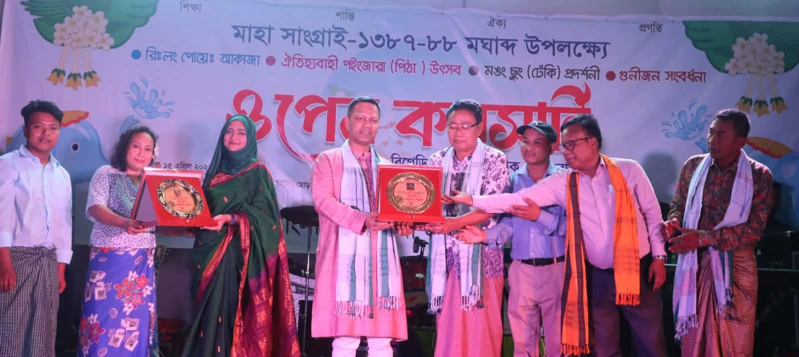 মারমাদের ঐতিহ্যবাহী নাচে-গানে মুগ্ধ রিজিয়ন কমান্ডার ওয়াদুল