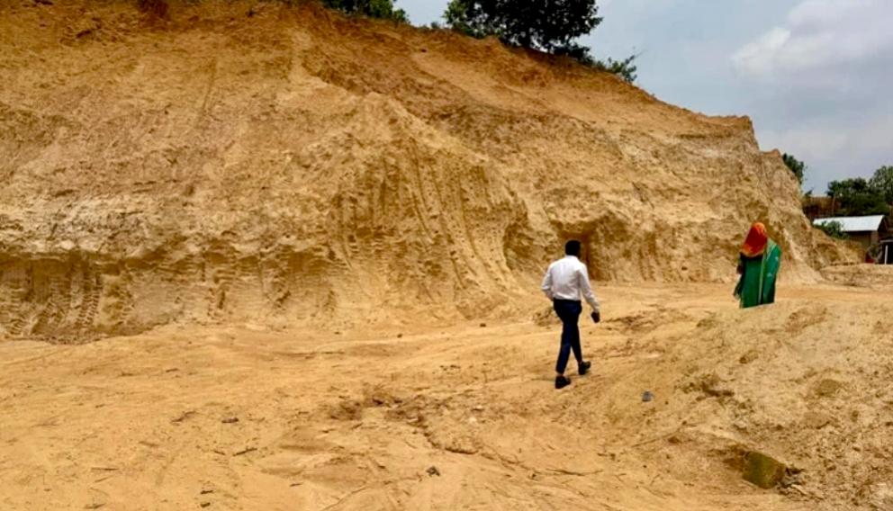 পাহাড় কাটায় ৩ জনের কারাদণ্ড  ট্রাক্টর জব্দ