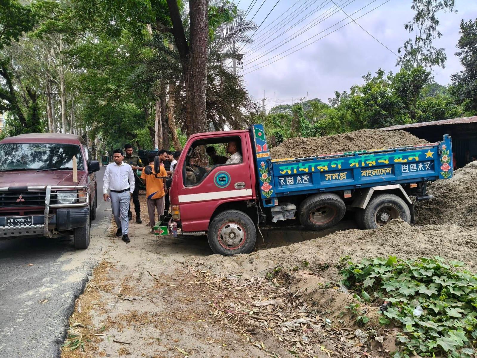 বোয়ালখালীতে অবৈধভাবে খাল ভরাট ভ্রাম্যমাণ আদালতে জরিমানা