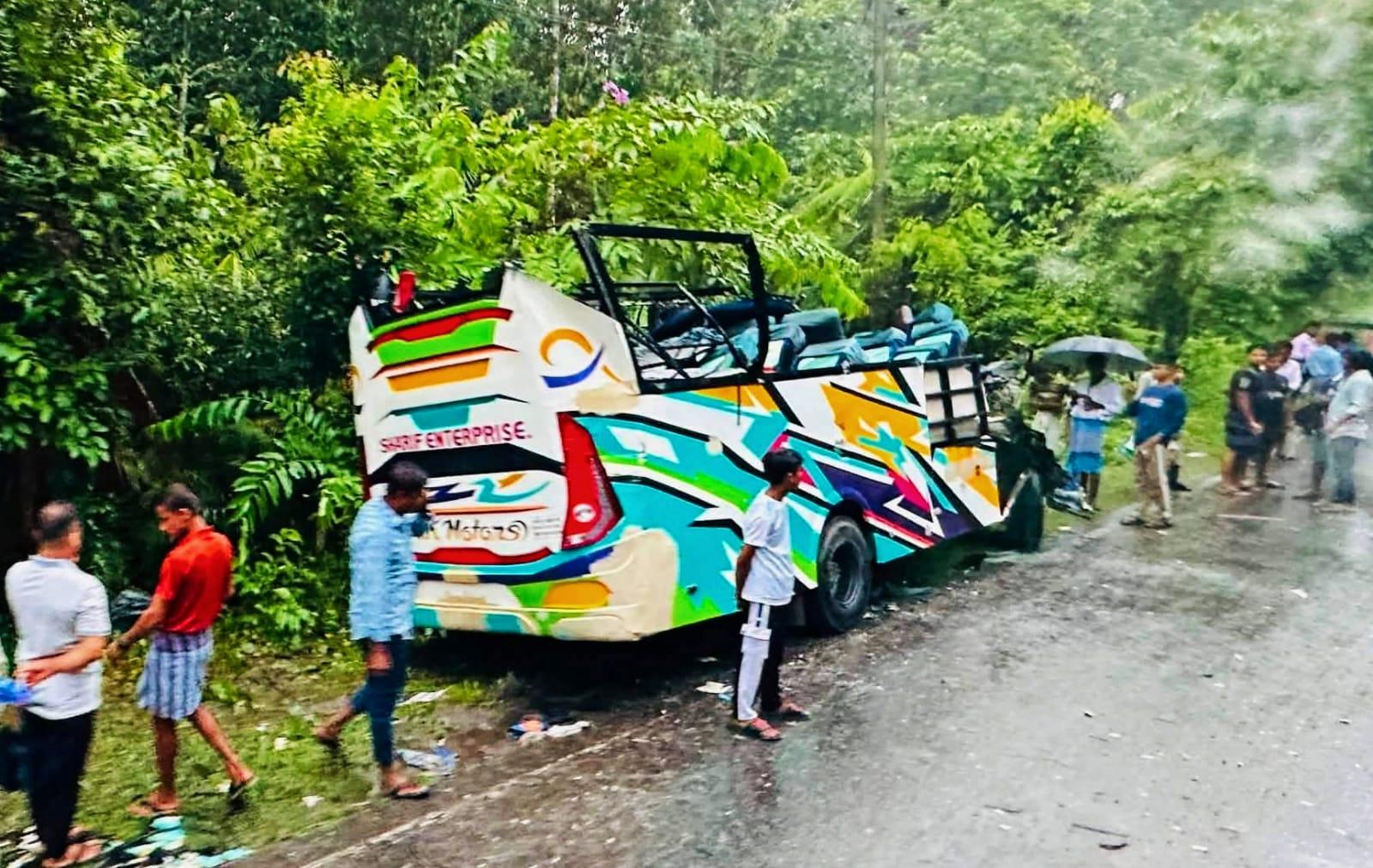 চকরিয়ায় মহাসড়কে যাত্রীবাহী ২ বাসের মুখোমুখি সংঘর্ষে শিশুসহ নিহত-২, আহত-৪০