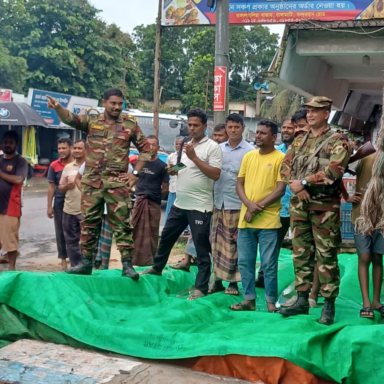 <h1>বাঙ্গালহালিয়ায় জলাবদ্ধতা নিরসনে সেনাবাহিনীর জরুরি উদ্যোগ, ড্রেন পরিষ্কারে স্বস্তি ফিরছে প্লাবিত এলাকায়</h1>