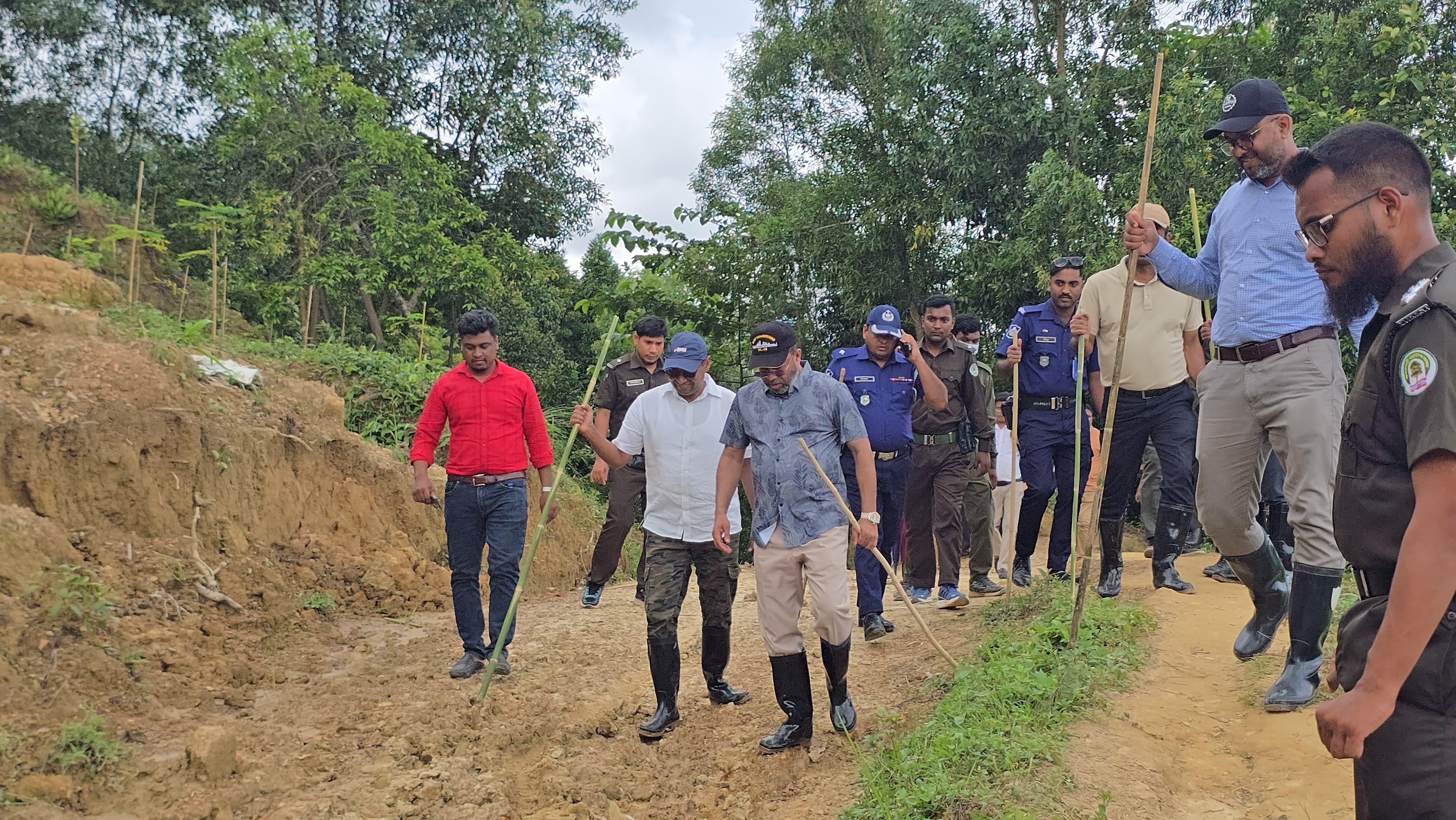 <h1>উখিয়ায় বনায়ন পরিদর্শন ও বৃক্ষরোপণ করলেন পরিবেশ প্রতিমন্ত্রী</h1>