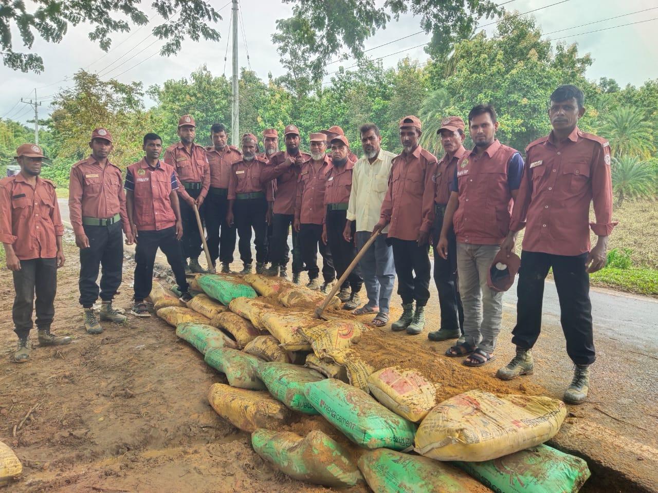 <h1>হিল ভিডিপির সহায়তায় দীঘিনালায় বন্যায় ক্ষতিগ্রস্ত সড়ক সংস্কার, উদ্ধার সিমেন্টবোঝাই ট্রাক</h1>