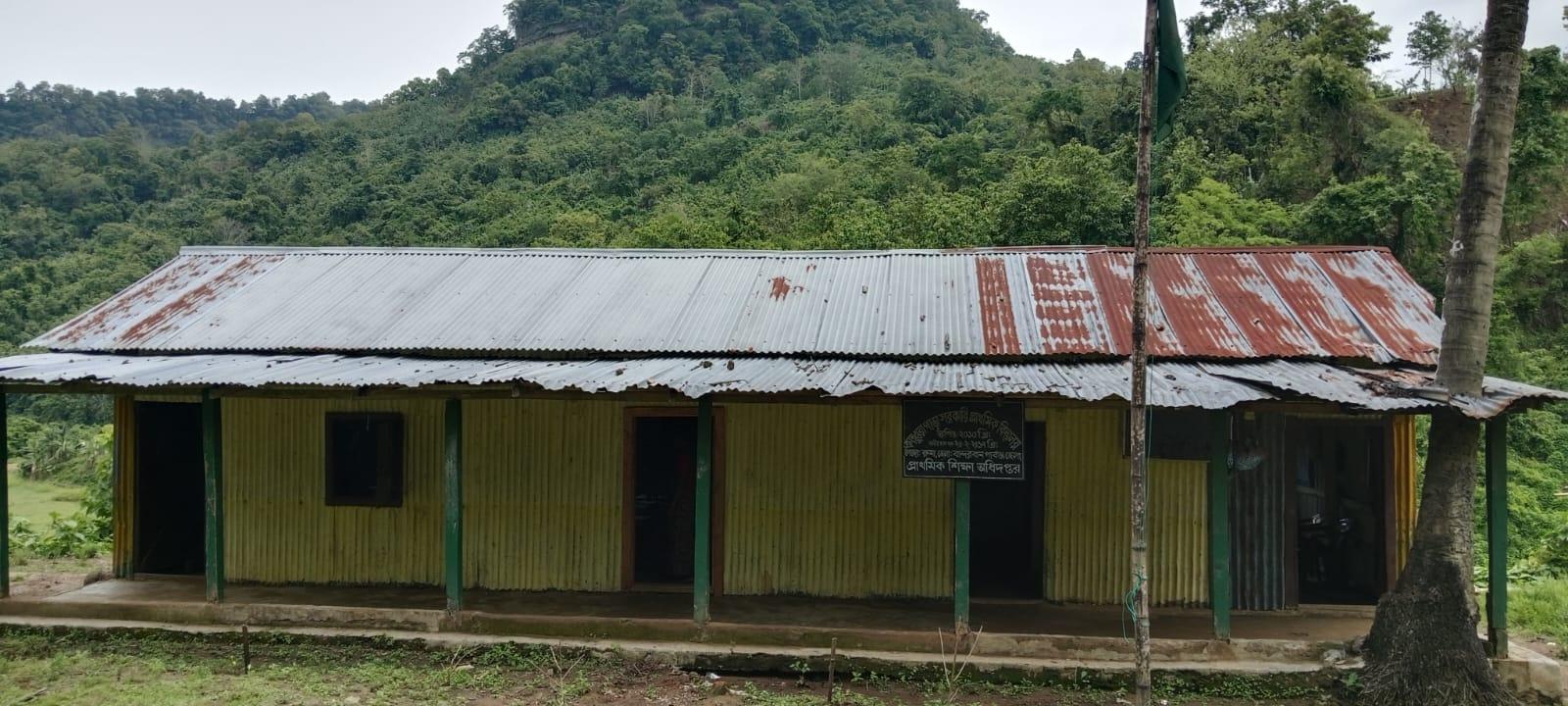 ক্যম্বুওয়া পাড়া সরকারি প্রাথমিক বিদ্যালয়ে নিয়মিত পাঠদান,নতুন ভবন ও কার্পেটিং রাস্তা দাবি।