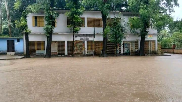 <h1>সীতাকুন্ডে জলবদ্ধতায় ডুবে আছে বিভিন্ন এলাকা<br />
</h1>
