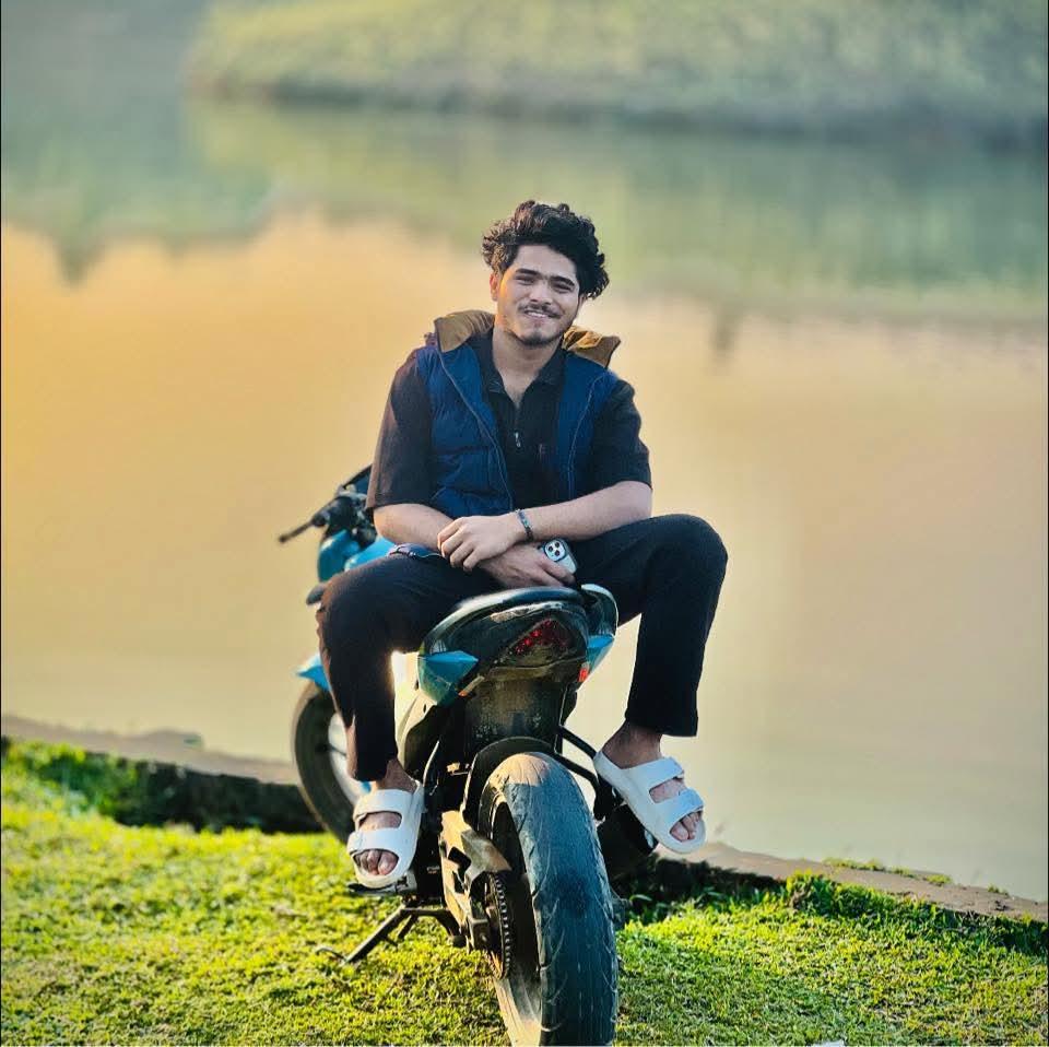<h1>লোহাগাড়ায় স্কুলছাত্রকে তুলে নেওয়ার জেরে প্রধান শিক্ষককে &lsquo;ডেভিড জিহান&rsquo;র হুমকি<br />
</h1>