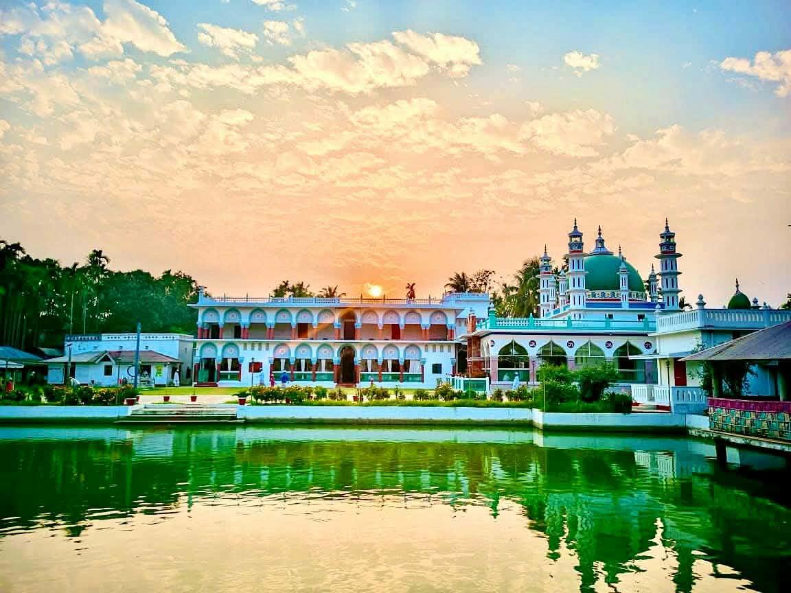 সংযুক্ত ছবি