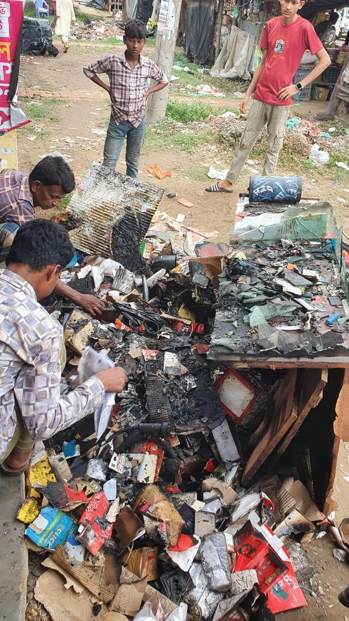 পেকুয়ায় মোবাইল পার্টসের দোকানে আগুন, ক্ষতি ১২-১৪ লাখ টাকার দাবি