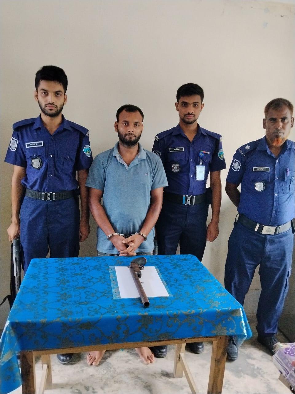 সন্দ্বীপে দেশীয় আগ্নেয়াস্ত্র উদ্ধার, যুবক গ্রেফতার