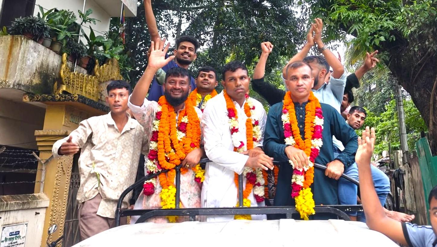 সংযুক্ত ছবি