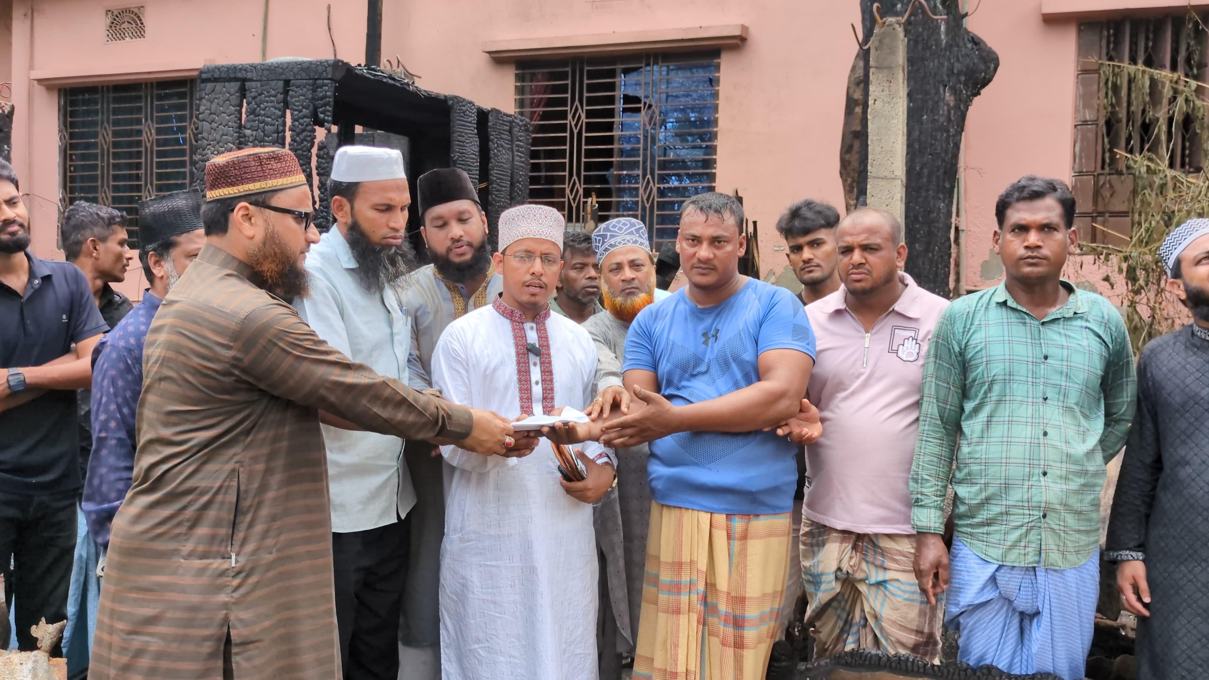 অগ্নিকাণ্ডে সিএনজি চালকের সর্বস্ব ভস্মীভূত, পাশে দাঁড়াল ইসলামী যুবসেনা