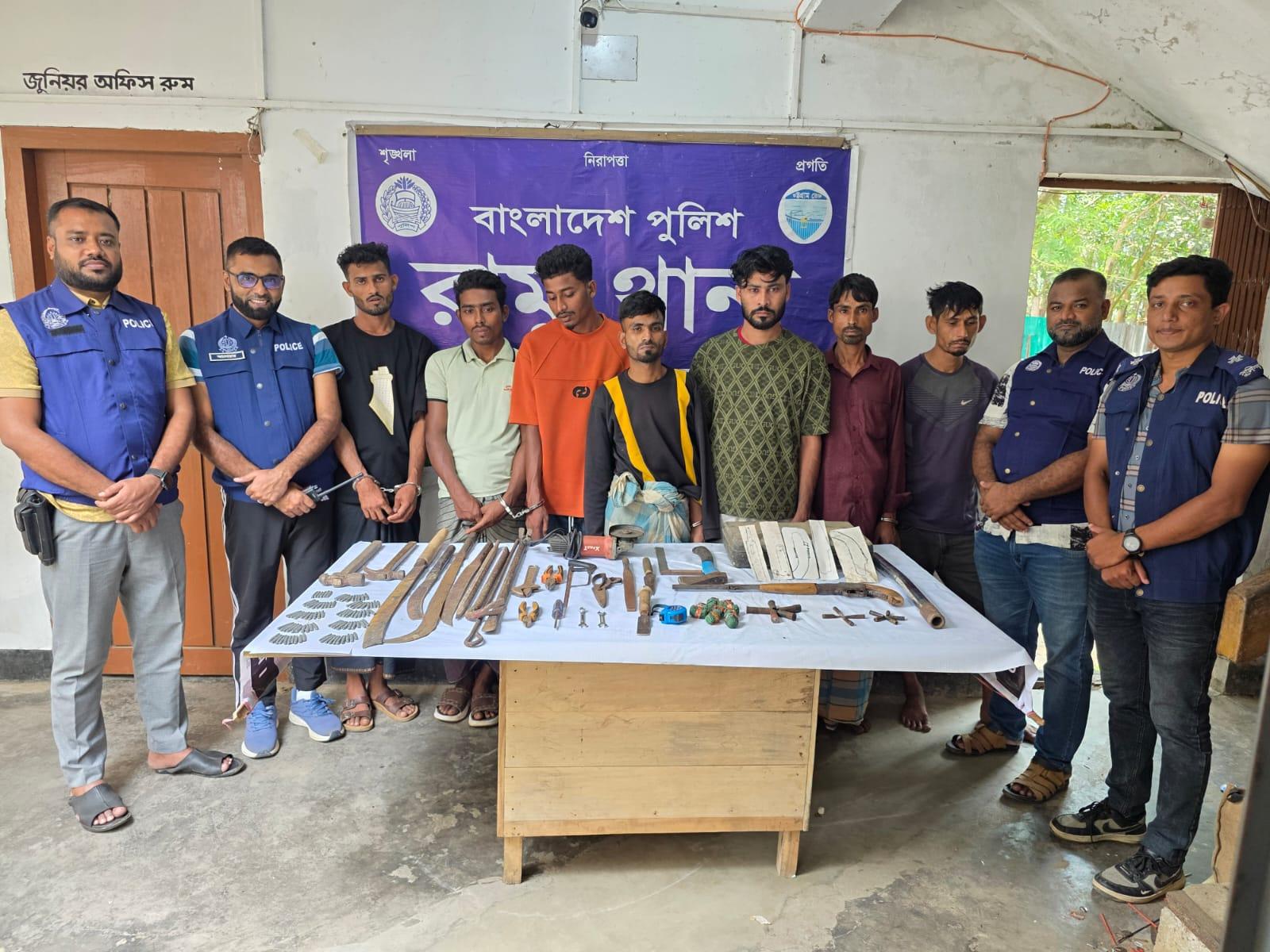 রামুতে ডাকাতির প্রস্তুতিকালে অস্ত্র-গোলাবারুদসহ ৭ ডাকাত গ্রেফতার