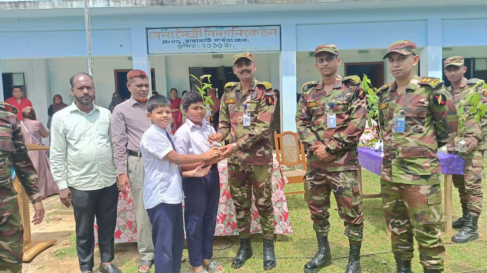 <h1>শিক্ষার্থীদের মাধ্যমে সবুজ বাংলাদেশ গড়ার উদ্যোগ, লংগদু জোনের ৩,৫০০ চারা বিতরণ</h1>