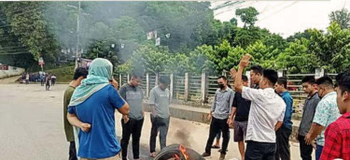 সাজেকে ইউপিডিএফ'র ডাকা অবরোধে বিপাকে পড়েছিলো পর্যটকরা
