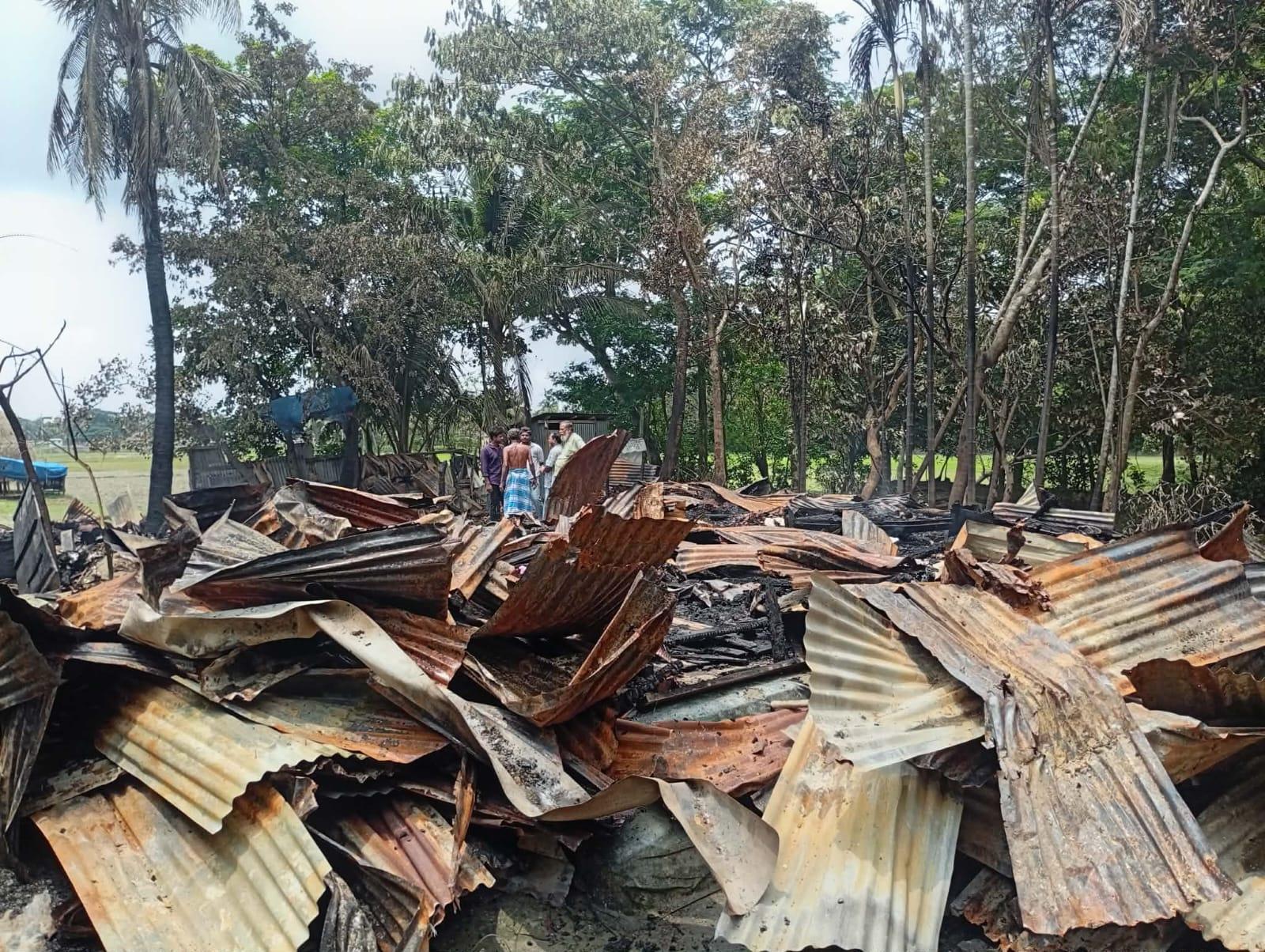 গভীর রাতে সন্দ্বীপে টিনশেড বসতঘরে অগ্নিকাণ্ড, পুড়ে ছাই ঘর