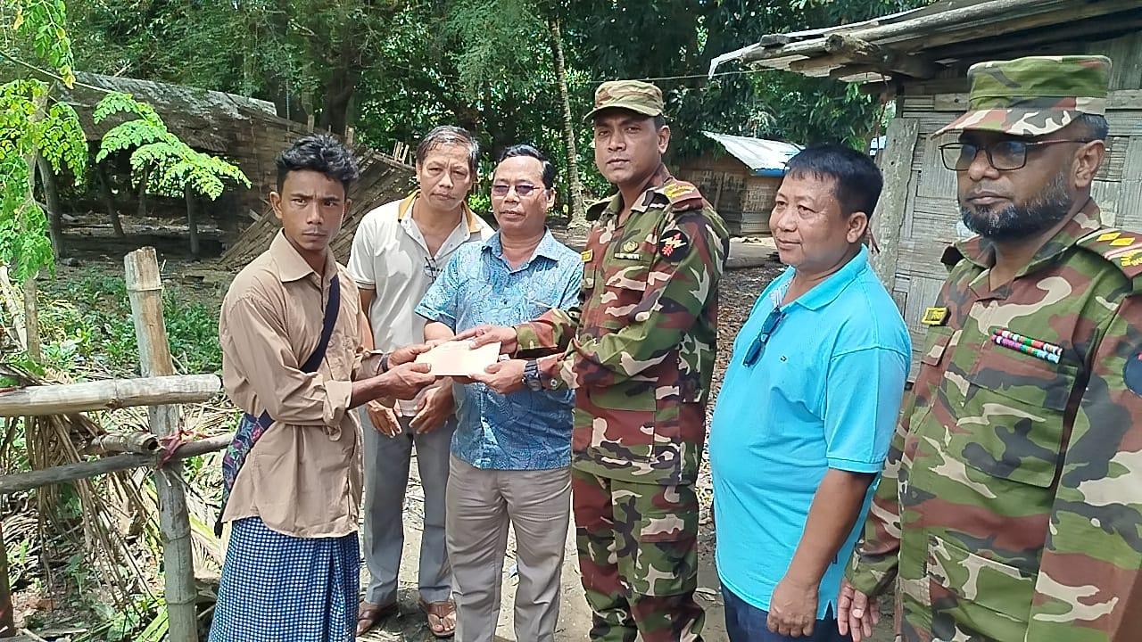 <h1>রাজস্থলীতে ভারীবর্ষণে ক্ষতিগ্রস্ত পরিবারের মাঝে সেনাবাহিনীর ত্রাণ সামগ্রী ও আর্থিক সহায়তা প্রদান&nbsp;<br />
</h1>