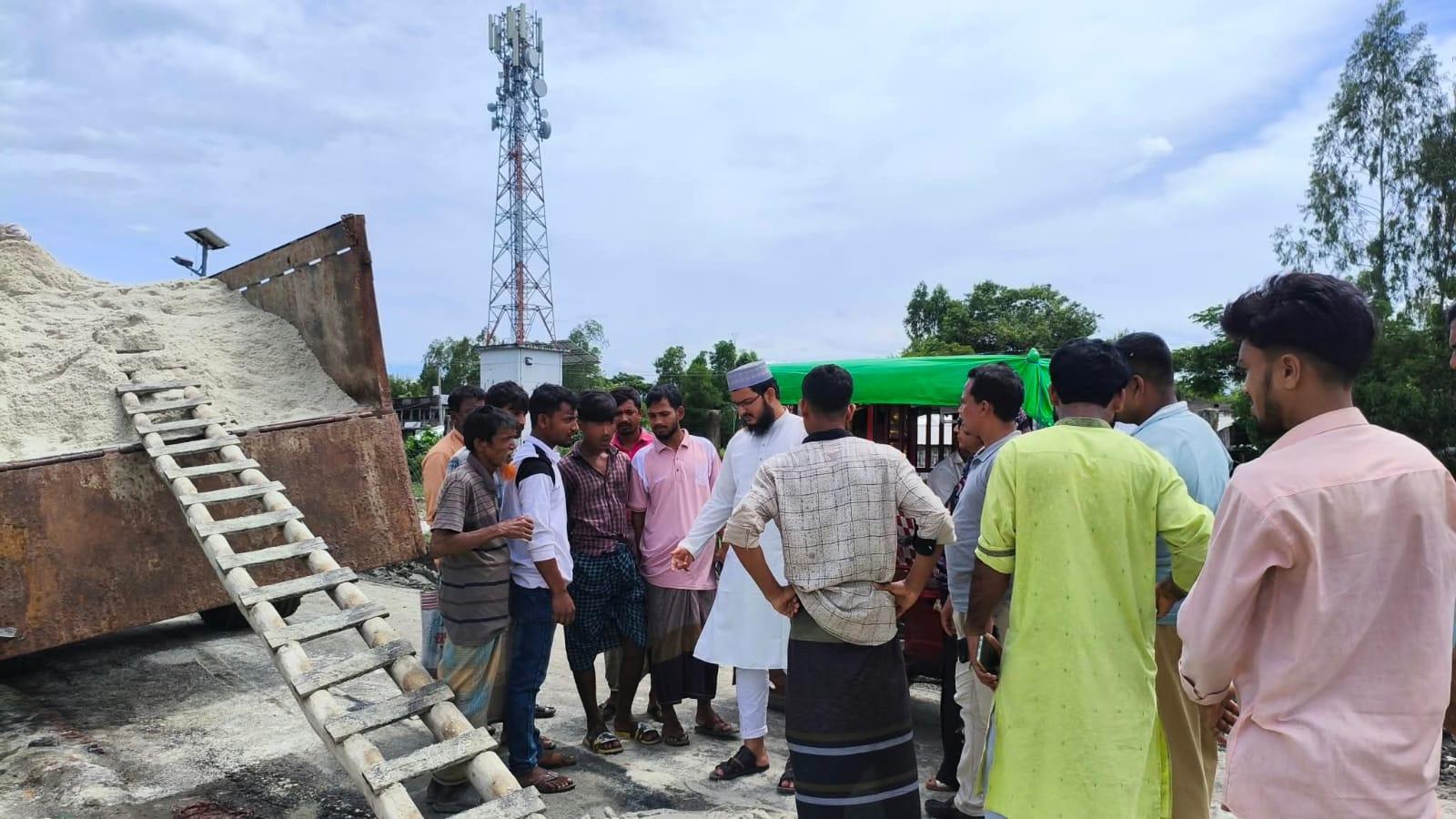 <h1>পেকুয়ায় সড়ক অবরুদ্ধ করে লবণবোঝাই, ট্রাকচালককে ১০ হাজার টাকা জরিমানা</h1>